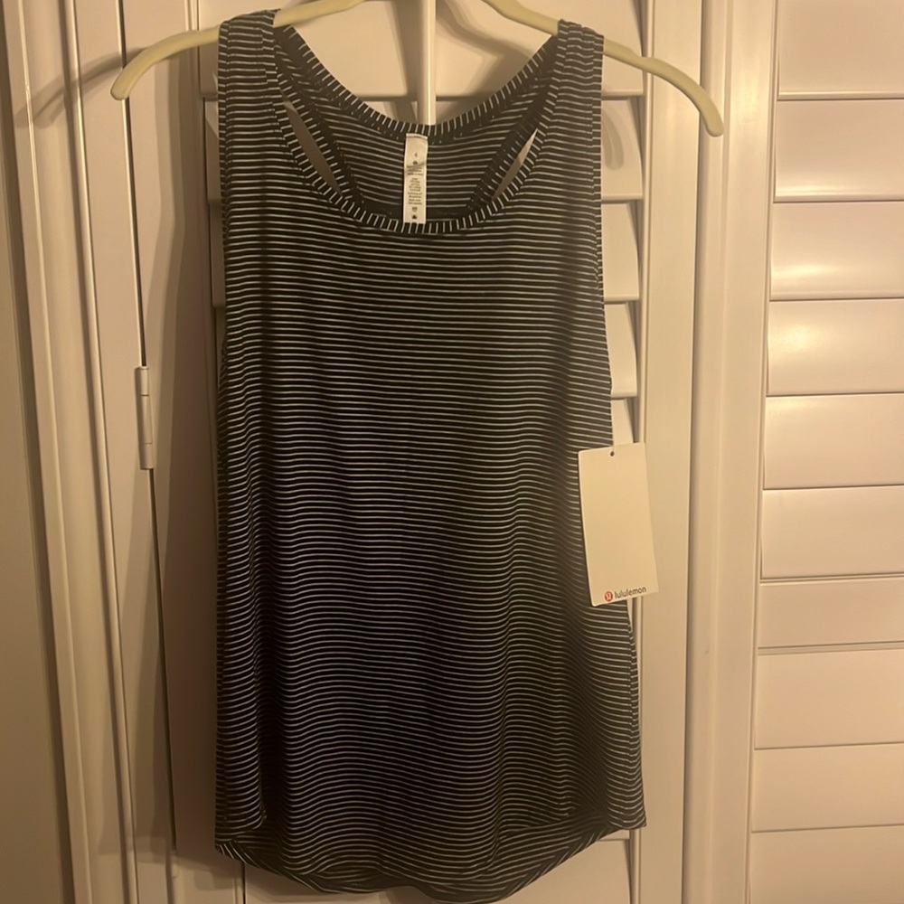 New with tags Lulu tank